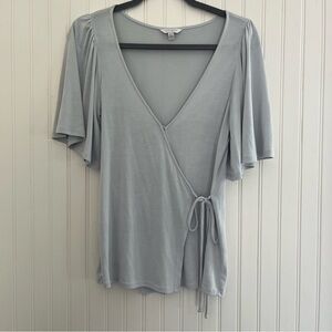Lucky Brand XS Light Gray Short Sleeve Wrap Top